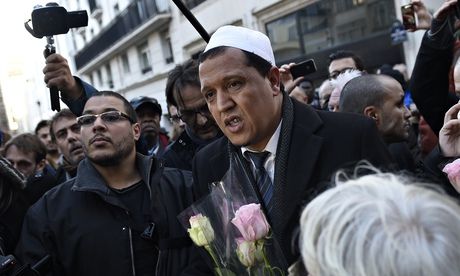 资料图：法国穆斯林走上街头悼念遇难者，但难以改变被敌视的现实