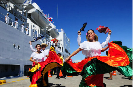 资料图： 中拉之间的误解仍然是中拉合作的最大软肋。图为2011年中国“和平方舟”号医院船访问拉美。 