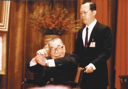 资料图：1987年12月25日蒋经国最后一次公开露面照片，蒋经国当日在台北中山堂主持“行宪”40年纪念大会。