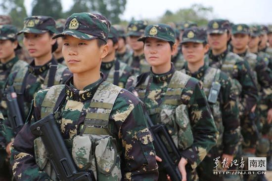 解放军培养女特种兵下血本
