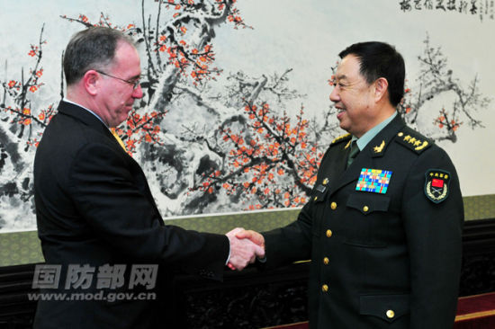  1月28日上午，中央军委副主席范长龙上将在八一大楼会见了来访的美国国防部副部长迈克尔•维克斯。李晓伟摄