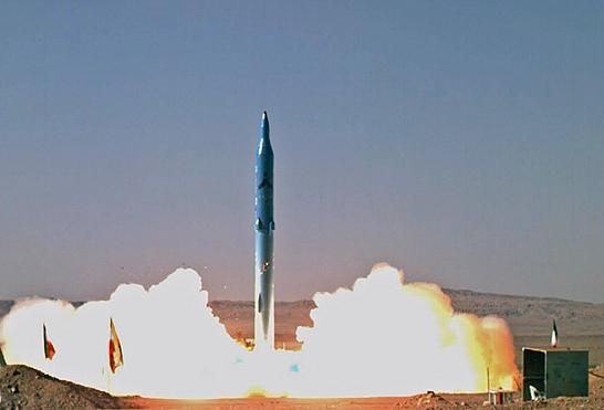 资料图：伊朗新型“泥石-2”导弹发射。