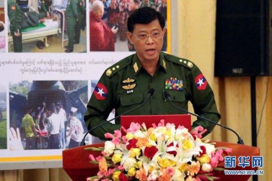 资料图片:2月21日,在缅甸内比都,缅甸国防军总司令部妙吞乌中将在记者