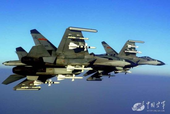 资料图：解放军战机挂导弹巡航