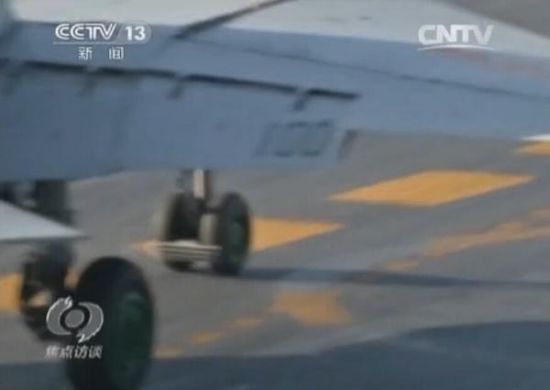 100的机号证明该机是新一批实装的歼-15战斗机
