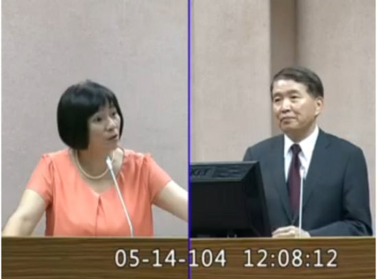 图为“立委”质询“国防部长”的画面