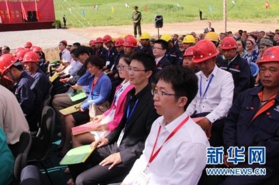 参加开工典礼的中方代表