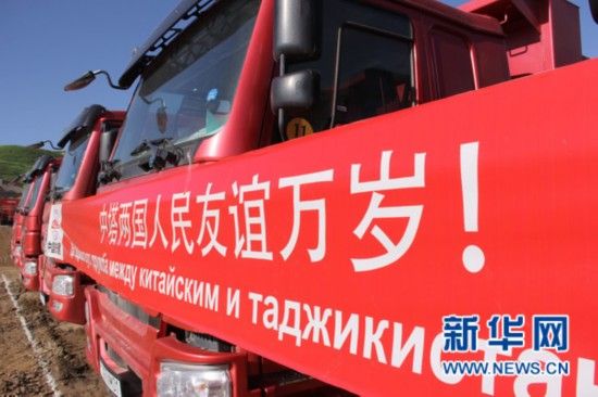 瓦亚铁路项目上的工程机械