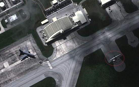 关岛安德森空军基地卫星照片，红圈内为“全球鹰”无人机