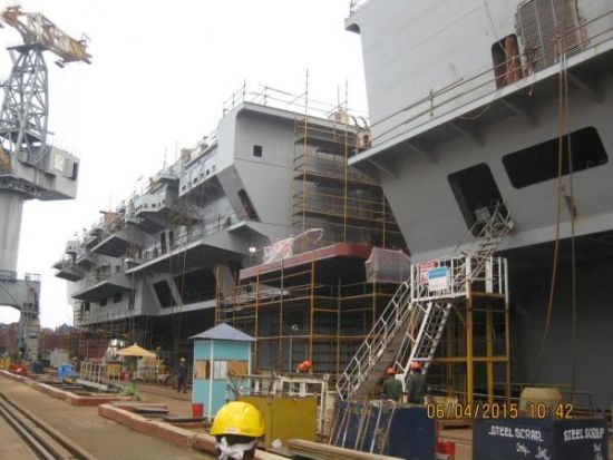 建造过程中的“维克兰特”号