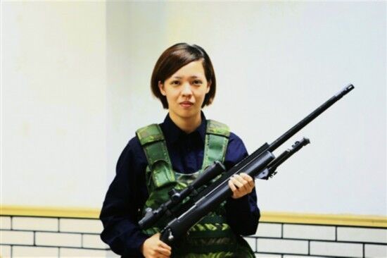 资料图片：205厂的女性试枪员曾怡婷。(图片源于网络)