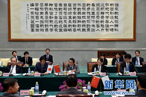 6月6日，中国财政部长楼继伟和日本副首相兼财务大臣麻生太郎主持中日财长对话。