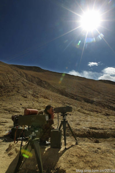 对攻击目标实施激光照射的引导分队