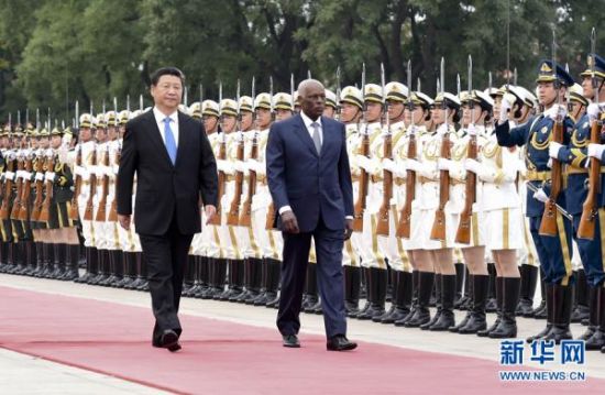 6月9日，国家主席习近平在北京人民大会堂同安哥拉总统多斯桑托斯举行会谈。会谈前，习近平在人民大会堂东门外广场为多斯桑托斯举行欢迎仪式。