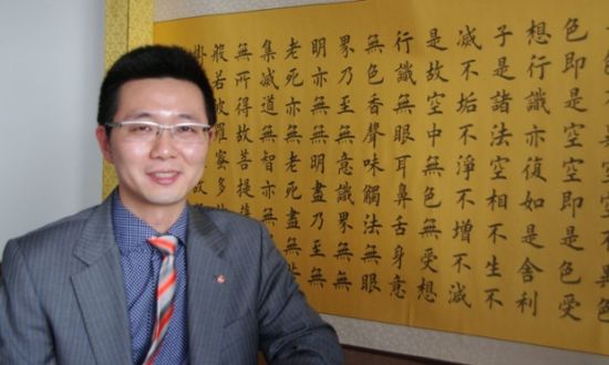 王振亚毕业于东南大学，出生在南京