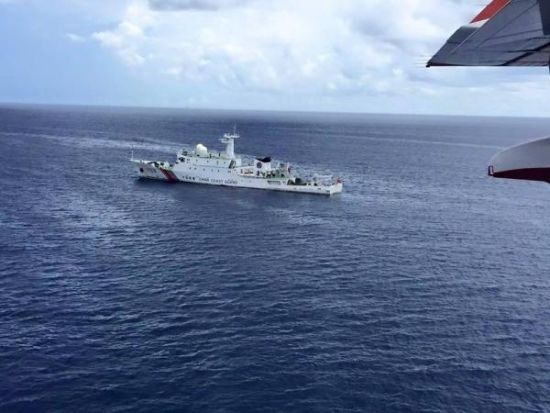 6月3日，马来西亚执法飞机盘旋在中国海警1123船上空