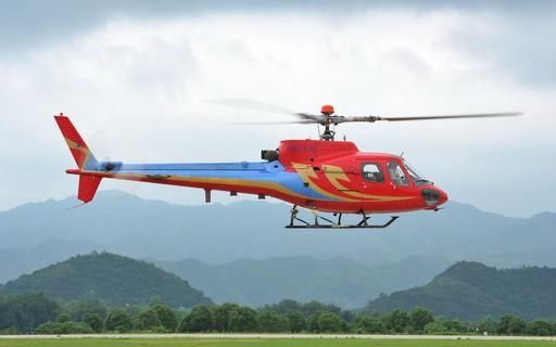 安装无轴承旋翼的直11型验证机悬停飞行