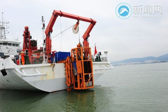 我国自主研发的海底60米多用途钻机“海牛”号