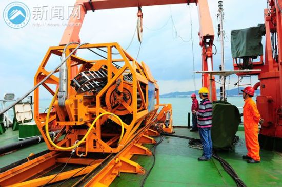 5月22日， “海牛”号在厦门近海4号锚地首次试水，实现了海上钻机下放和着底、姿态调平、海底原位探测、钻机回收等测试，通讯、控制等各系统运行正常，试验数据指标达到预期效果。