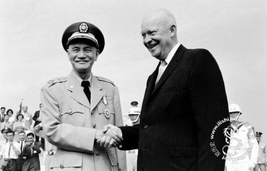 1960年蒋介石亲自迎接艾森豪威尔访台 