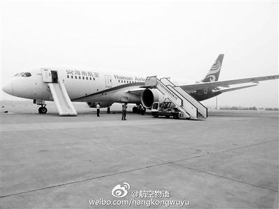 昨天下午，网上有消息称一架海航787客机在没有发生紧急情况下放了前舱应急滑梯