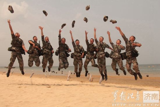 济南军区某旅注重营造良好成才环境，26名战士同圆军官梦