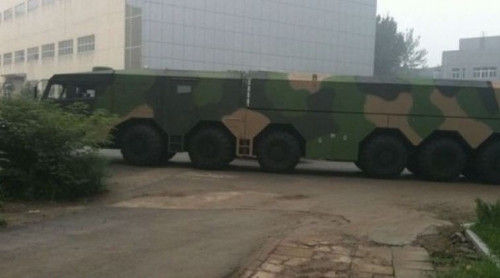 网传鹰击-18导弹发射车照片，为6*6驱动形式 