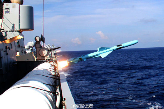 海军南海舰队实弹演习。