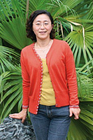 　　李贤玉，1964年出生于黑龙江省牡丹江市，2015年晋升专业技术少将军衔。