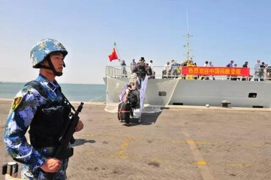 中国海军也门撤侨