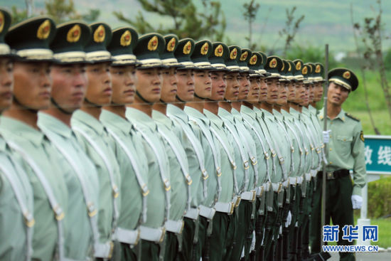 参加中国人民抗日战争暨世界反法西斯战争胜利70周年阅兵的部分官兵，正在北京南口阅兵训练基地进行最后紧张的冲刺训练。新华社记者 邢广利摄