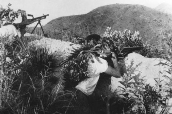 华南游击队部队在战斗中