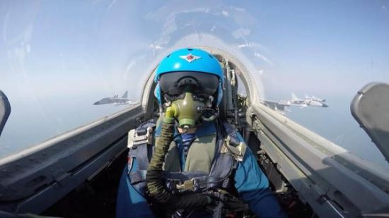 飞行员正在训练。