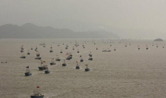 准备前往钓鱼岛海域捕鱼的中国渔船