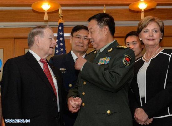  范长龙邀请“飞虎队”老兵、中缅印“驼峰航线”飞行员协会主席杰伊·温雅德出席抗战胜利70周年阅兵式 