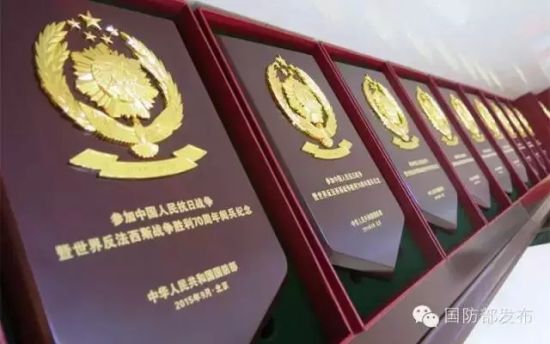 纪念品一：纪念章