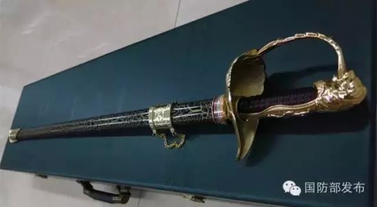 纪念品二：指挥刀