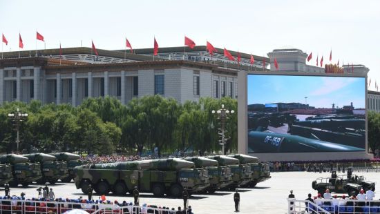 东风21D反舰导弹亮相阅兵