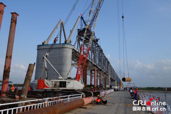 建设中的同江中俄跨江铁路大桥