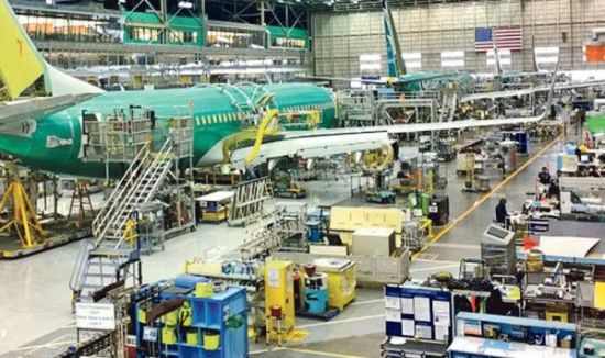 　　波音拟在中国开设“绿飞机”交付中心，图为现在波音工厂中的“绿飞机”。