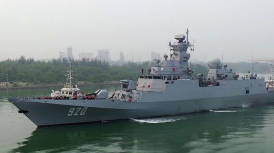 靠港马来西亚巴生港的C-28A型轻型护卫舰 