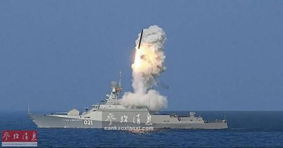 图为“乌格里奇”号(Uglich,暴徒级5号舰,暴徒M级2号舰)轻护发射3M-14巡航导弹。
