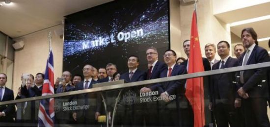 20日，国开行在伦敦证券交易所举行10亿美元债券和5亿欧元债券上市仪式，这是中资银行在英上市交易中规模最大的一笔。 