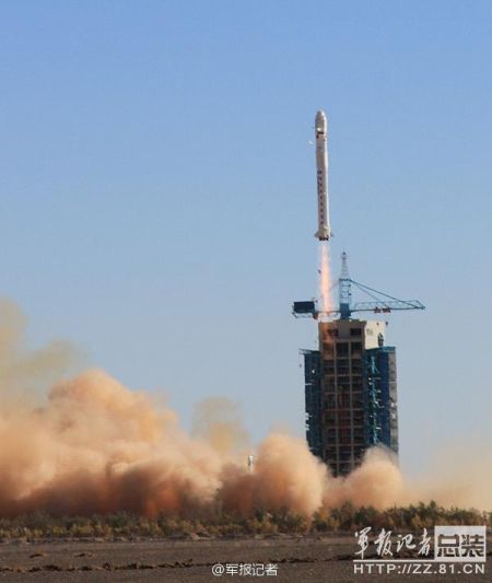 发射现场：搭载天绘一号03星升空的长征2号丁火箭