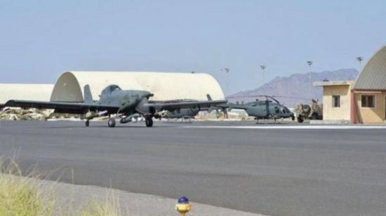 也门空军飞行员驾驶阿联酋赠送的AT-802U轻型攻击机起飞 