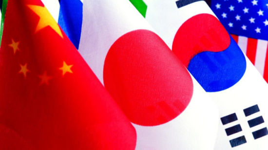 对于域外大国来说，也许并不希望中日韩三国走得太近，并不希望看到东亚经济共同体之路走得太快。