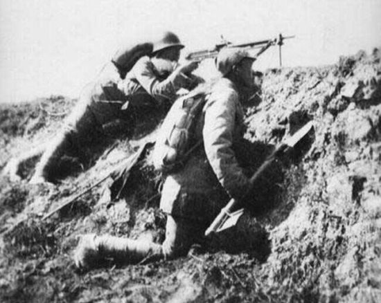 资料图：关家垴战斗中的八路军机枪阵地