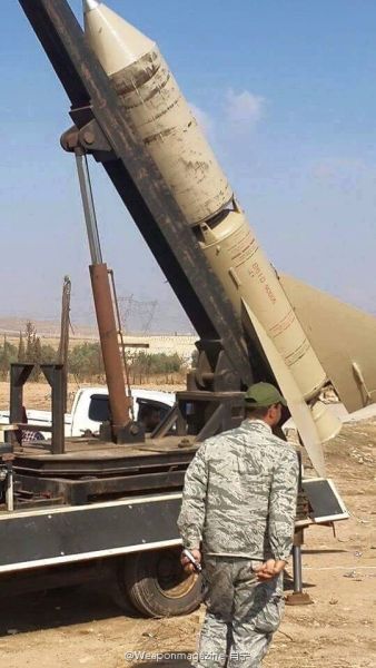 有意思的是，这名武装人员身穿的是美国空军ABU迷彩服 