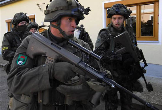 更失策的是，面对愤怒的俄罗斯，这些时间、资金、人力、物力原本应该用于巩固东欧的防务。