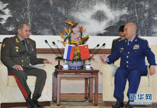 2014年11月19日，中央军委副主席许其亮在北京钓鱼台国宾馆会见俄罗斯国防部长绍伊古（资料图） 